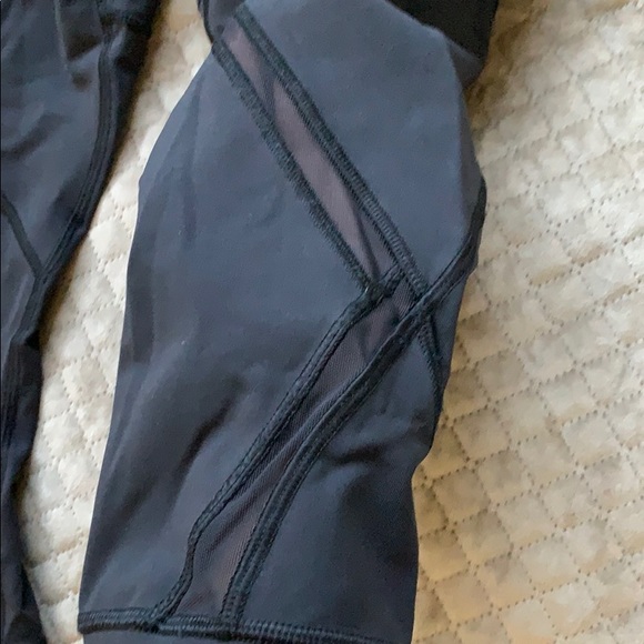 Lululemon Mesh Capri leggings - Picture 2 of 5